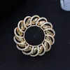 Simple Temperament Round Wreath Brooches Pins Gold-Plated Jewelry For Lady 2021 Fashion Wedding Corsage Suit Bouttoniere