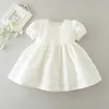 Robe de baptême de bébé fille née au détail 3pcs ensembles de filles de bébé princesse dentelle robe de baptême vêtements pour tout-petits E1785 210610