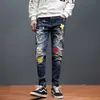 Уличная одежда мода мужчины джинсы эластичные стройные разорванные вышивки патчи дизайнер хип-хоп джинсовые карандаш брюки панк брюки