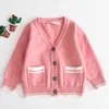 Осенний малыш Baby Girls Boys Rib Clib Color Cardigan свитер младенческий хлопок V-образным вырезом двойной карманной рубашкой 210417