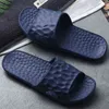 2021 Unisex Inomhus Sandaler Kvinna Man Sommar Soft Icke Slip Badrum Slippers Kvinnors och Mäns Flip Flop Dusch Tofflor H1122