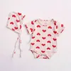 Sommarbarns flickor Bodysuits Infant Love Butterfly Collar Shorts Ärm Hardcover Cotton Jumpsuit Creeper Kläder 210429