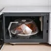 Организация кухни аксессуары по посучке холодильника Микроволновая печь покрывать масляным брызговым контейнером.