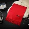 Serviette de fête pour femme, fournitures de fête, automne et hiver, couleur unie, monochrome, cadeau, écharpe à pompon en cachemire, par fret maritime, T10I96