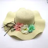 39 Style Summer Wave Wavy Edge Straw Cap Hat على طول القوس اللؤلؤة الكبيرة على طول القبعات الكورية Travel Beach Sunscreen Hats بالجملة DE125