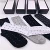 2021 Sokken Mannen Borduurwerk Katoen Wol Streetwear Sok voor Mens en Dames Ontwerp Sport Hosiery 5 Kleur Gemengd Laden 5 Stks Eén doos