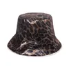 Double Side Wear Quente Bucket Bonés Metal Leopardo Imprimir Inverno Ao Ar Livre Gorros Panamá Lamb Faux Fufaz Y Fisherman Caps Mens Hip Hop