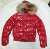 女性ナイロンダウンショートジャケットデザイナーレディファーフード付きボタンジップ冬スリム生き抜くファッションガールスタンドカラー暖かいパッド入りコート