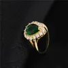 Encantador 585 Anillo de color dorado Vintage Joyería de piedra verde Anillos elegantes para mujeres Lujo Rhinestone Boda Compromiso Anel Dd201 X0715