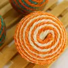 Cat Toys 1PCS Colore casuale Pet Sisal Ball Toy Funny Interactive Chase Throwing Training