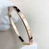 Bracelet d'amour en or V de qualité supérieure en plaqué rose 18 carats pour cadeau de bijoux de mariage pour femmes avec boîte PS4207