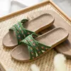 Pantofole in stile Giappone in lino estivo per donne indoor antiscivolo in morbida coppia di sandali per la casa
