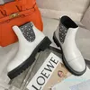 Projektant-zimowe damskie krótkie buty łańcuchowe buty w stylu koreańskim Chelsea Boot Fashion kostki wsuwane na butach oddychające grube dno Shose