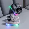 Nouveaux enfants maille garçons filles à lacets Sport chaussures de course bébé lumières espadrilles décontractées enfant en bas âge enfants baskets à LED