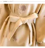 LLZACOOOSH Осенний темперамент шерстяной вышивки тонкий фонарь рукава платье на шеи a-line мини бархатное платье с поясом 210514