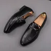 Scarpe oxford piatte slip-on a punta alla moda di New Streets per uomo, abito da sposa maschile, scarpe da ballo per feste di ritorno a casa