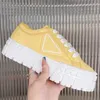 Klasik Kadınlar Yükseklik Artan Ayakkabı Yaz Nefes Spor Bahar Bayan Tasarımcı Rahat Sıralama Naylon Sneakers Kaymaz Taban 50mm Üçgen Logo Mektubu
