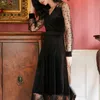 Mode Velvet Femmes Robe avec maille à manches longues Vintage de dentelle pour robe de col en V noir Femme 13084 210508