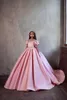 2021 Güzel Pembe Çiçek Kız Elbise Düğün Için Jewel Boyun Kristal Boncuk Kısa Kollu Yay Saten Kızlar Pageant Elbise Çocuklar Communion Gowns Sweep Tren