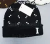 Luxury Designer Letter Fashion Charm Knitted Unisex Hat Couple Street Style High Quality Warm Thick Skull Knitted Winter Hat Party Gift