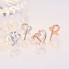 Prosta konstrukcja Srebrny Kolor Hollow Heart Dangle Kolczyki Dla Kobiet Nowa Marka Moda Do Ear Cuff Piercing Drop Kolczyk Prezent