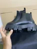 ¡Botas de motocicleta de diseño de alta calidad a precio al por mayor! Botas desnudas de suela gruesa de espuma mate de charol a la moda calle de lujo