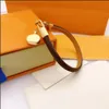 2021 Mode Gold Schnalle Titan Stahl Blume Leder Charm Manschette Armbänder Hohe Qualität Paar Schmuck Versorgung