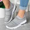 Women's Lightweight Sneakers 2021 Summer New Mesh Breathable Ladies Slip on Casual Running Walking Jump Sport Shoes Female Flats Y0907