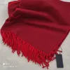 Cachecol de Caxemira Feminino Elegante Cachecóis Estampados Com Letras Cheias Toque Suave Quente Envoltórios Com Etiquetas Outono Inverno Longos Xales