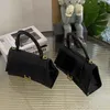 Handväska Ny B-formad timglas Kvinnlig fritid Personlig Sling Single Shoulder Messenger Bag Black Crocodile Mönster liten fyrkantig väska
