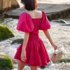 女性のための堅いヴィンテージの夏のドレスのための正方形の襟パフスリーブハイウエスト不規則な裾のドレス女性のファッション210520