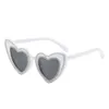 Kvinnor Cat Eye Style Heart Solglasögon Dubbel hjärtan Ram med Runda Rhinestones Lyxiga Lady Fashion Glasses