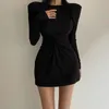 Koreansk långärmad axelkuddar pullover klänning elegant stickad tröja es för kvinnor chic twist tillsammans slim 12800 210427
