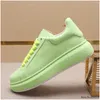 Ny lyxig designer män fluorescerande färger tjock botten spets upp skor kausalflygningar moccasins man rock sport walking sneakers