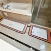 Twee stukken Set Bath Mats Letter Mode Luxe keukenkussen Duurzame zachte non -slip badkamer accessoires7051747