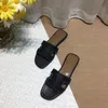 chinelo Designer Slides chinelos designers sandálias Hotel Beach Indoor Mocassins femininos Couro de borracha clássico Sapatos de piso duro liso