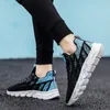 Homens Respirável Malha Sapatos Verão Gradientes Triple Preto Moda Jogging Esportes Mens de Alta Qualidade Treinadores Estilist Sneakers Tamanho