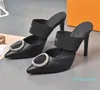 Sandali comodi da donna di moda Ladies Ladies in pelle Diamond Scarpe di alta qualità Sandalo casual 2021