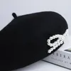 القبعات الدلفين الفاخرة المرأة الجميلة الصوف النمط البريطاني اليابانية البرية اللؤلؤ bowknot الفنان الأسود كاب الشتاء الرسام قبعة القبعات