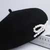 Bérets Dauphin Luxe Femmes Fine Laine Style Britannique Japonais Sauvage Perle Bowknot Noir Artiste Casquette Hiver Peintre Bonnet Chapeaux5538252