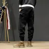 Män jeans japansk stil mode män löst passar skarvad designer last byxor hombre harem streetwear hip hop joggers297f