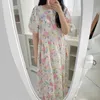 Korejpaaの女性のドレス夏の韓国の西洋風のエレガントなスクエアネック全画面花柄プリントレースアップパフスリーブVestidos 210526