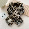 Coreano leopardo impresión peluche bufanda invierno imitación conejo piel espesar cálido falso collar cebra patrón cruz cuello guardia cálido Sedound