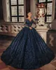 Ballkleid-Abendkleider in dunklem Marineblau mit Pailletten, schulterfrei, lange Ärmel, Spitzenapplikationen, Ballkleider, Sweep-Zug, Perlen, Party-Robe de Mari￩e