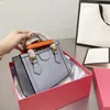 Diseñador Mujeres Bolsas de asas Bambú Conjunto Color Hebillas Hebillas Estilo Vintage Damas Manejadas Bolsas de compras 21ss Bolsos Tamaño pequeño y mediano