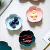 Piatto per salsa di fiori vintage Piatto in ceramica in stile giapponese da 3 pollici Piatti per gingilli per posate Ciotola a forma di fiore per la cucina