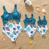 Famiglia Matching Swimsuit Leaf Stampa Mother Daughter Naby Girls Girls Bikini Mommy and Me Clothes Dad Son Beach Shorts 210417