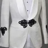 White Floral Jacquard Men Suits for Wedding 2 Piece Slim fit Groom Tuxedo with Black Pants Man Fashion Costume Male Set Jacket X0909