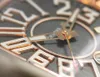 O relógio masculino ZF V45 SC DT está equipado com movimento ASIA 2824, espelho de vidro de safira, caixa de metal de titânio, borracha de flúor + pulseira de couro de bezerro ABAB