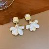 Lampadario pendente Orecchini a fiori bianchi in stile coreano con pietre trasparenti 2022 New Chic Pendientes